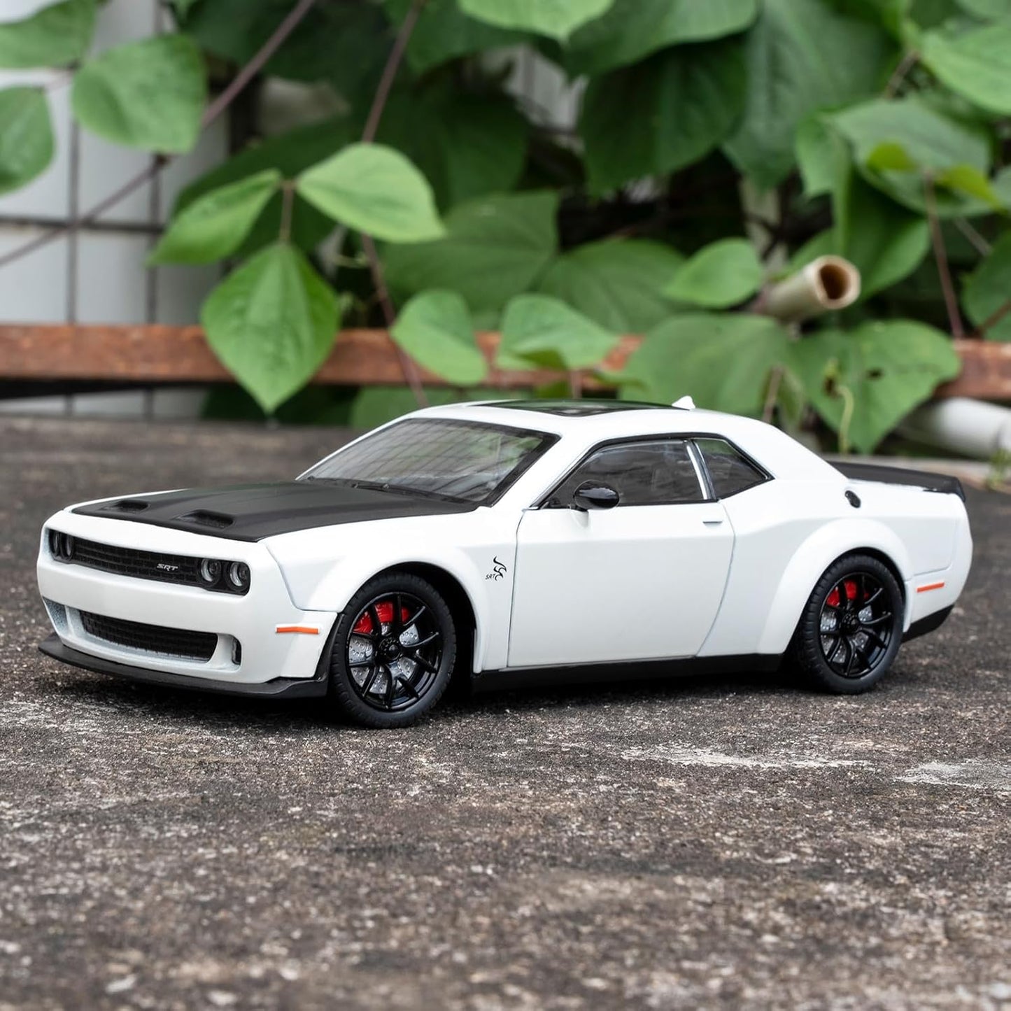 1/24 Dodge Challenger Hellcat Model Car, Zinc Alloy Pull Back Toy car with Sound and Light for Kids Boy Girl Gift