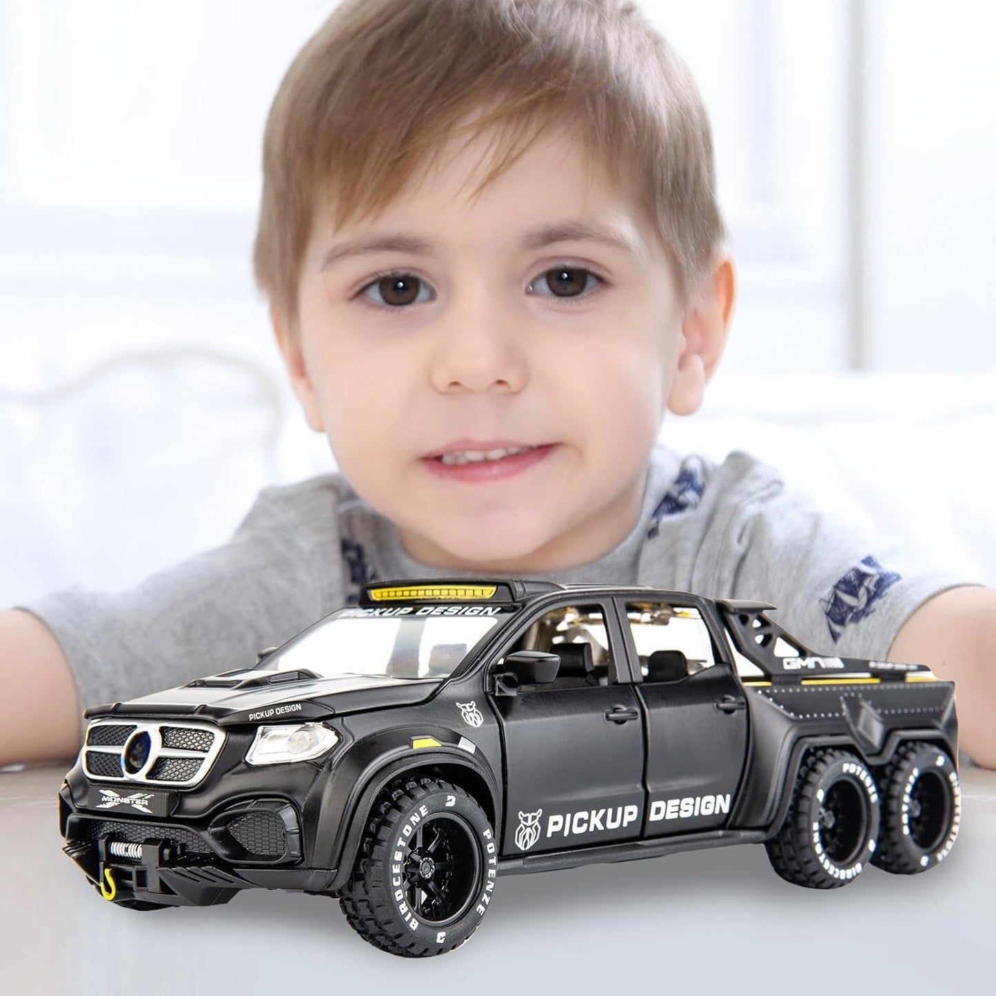 1:28 Mercedes Pickup X-Class Model Car – Diecast Zinc Alloy Pull Back Toy with Sound and Light