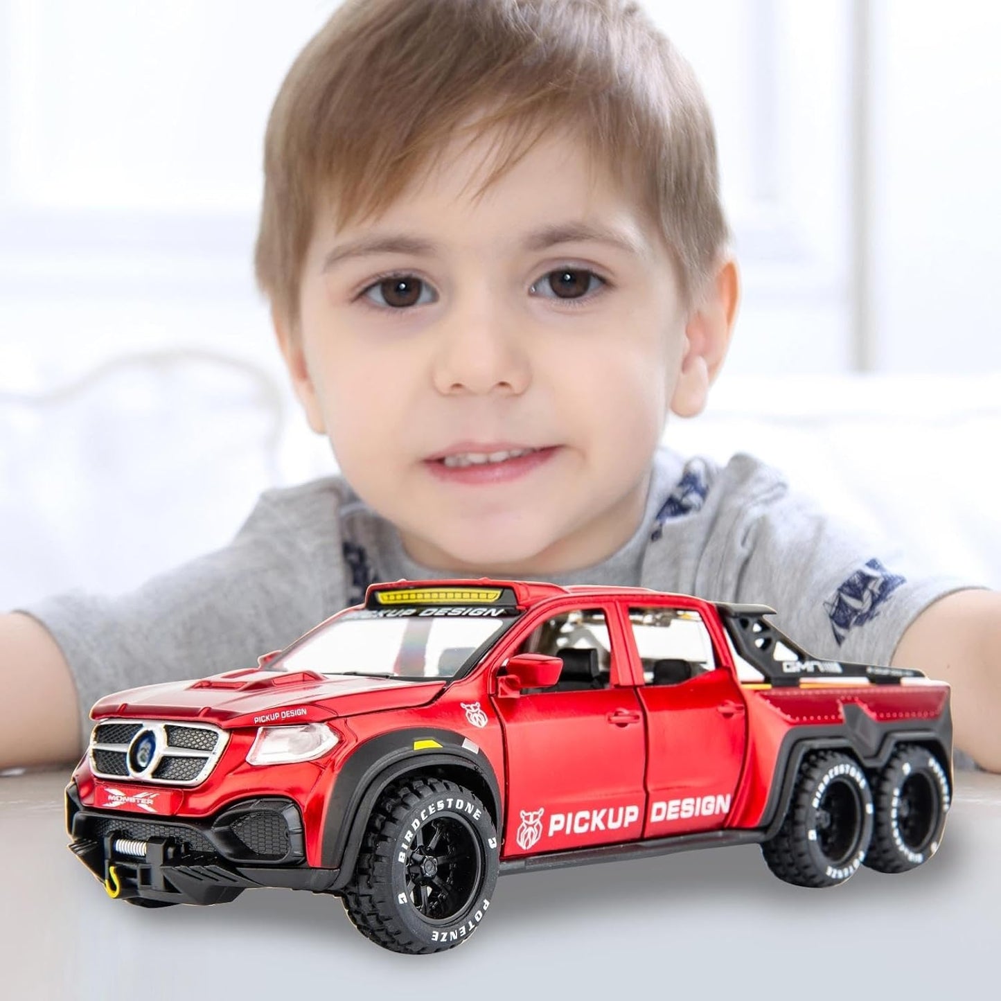 1:28 Mercedes Pickup X-Class Model Car – Diecast Zinc Alloy Pull Back Toy with Sound and Light